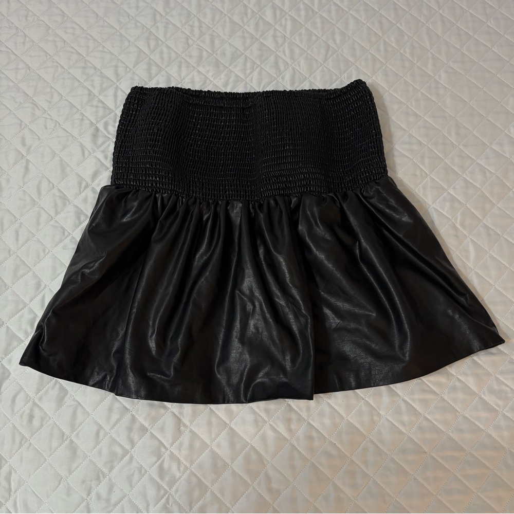 Women’s black leather skort L